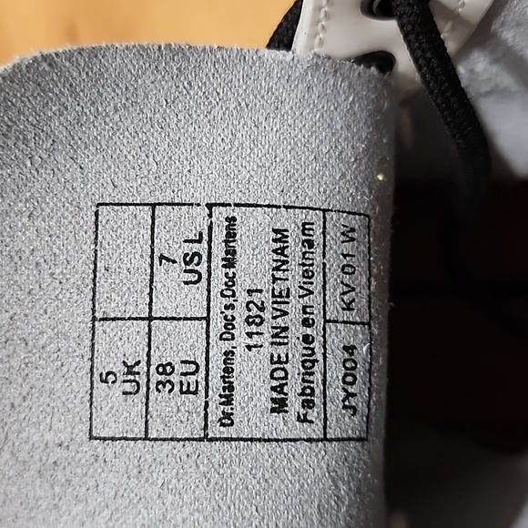 Dr. Martens 1460 Patent Leather Lace Up Boots | Size: 7 Womens | White - Picture 7 of 7